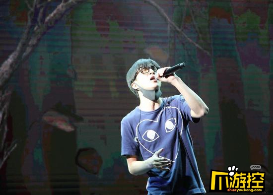 薛之谦穿私服彩排 《作战吧偶像》搭档仍是谜