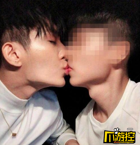 炎亚纶为出柜事件道歉 疑似劈腿三男