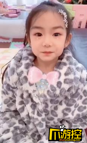 戚薇女儿生日送新年祝福lucky甜美可爱像极妈妈
