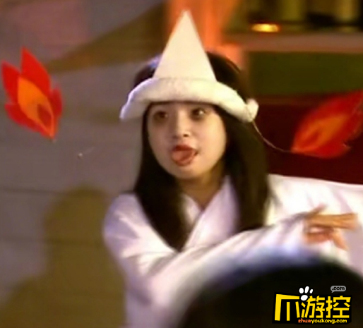湘琴化装成日本幽灵,本想吓被皓谦威胁而来的直树,结果把自己吓了一