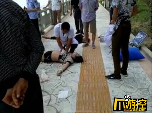 5人下海3人溺亡_5人施救 6人均溺亡(3)