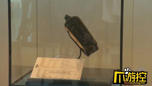 神奇!女子捡古老漂流瓶 距今132年纸张文字仍可见 2