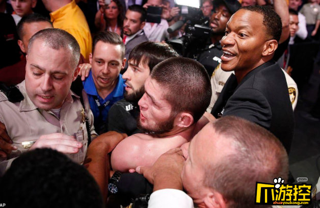 ufc嘴炮小鹰哪里看_ufc嘴炮vs小鹰时间