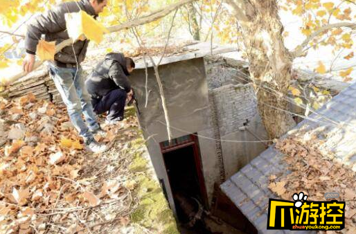 上饒瘋公牛傷人后奔至學校,警民攜手將公牛引入空曠廠區后開槍擊斃